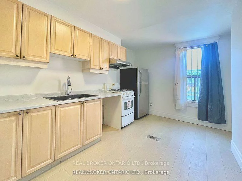 26, Carr, Kensington-Chinatown, Toronto