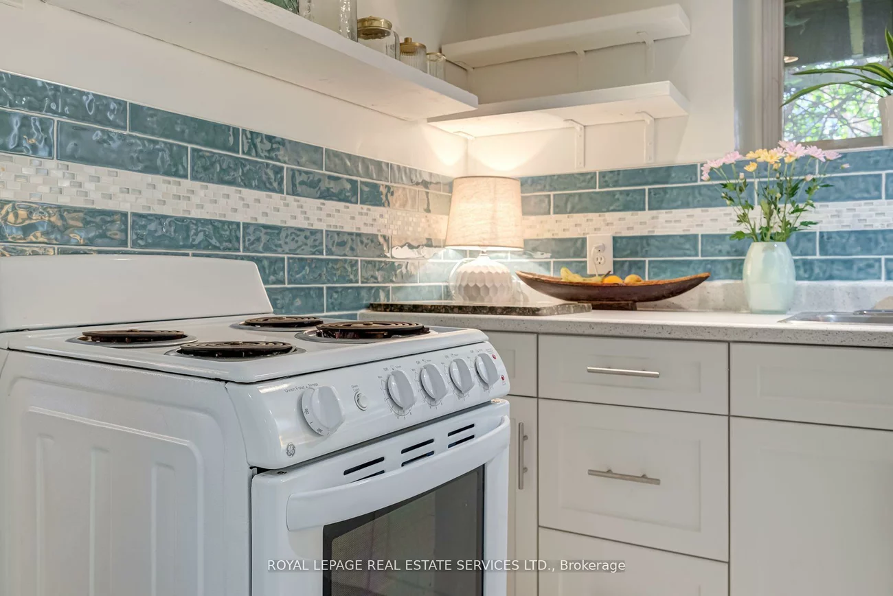 27, Bank, Little Portugal, Toronto