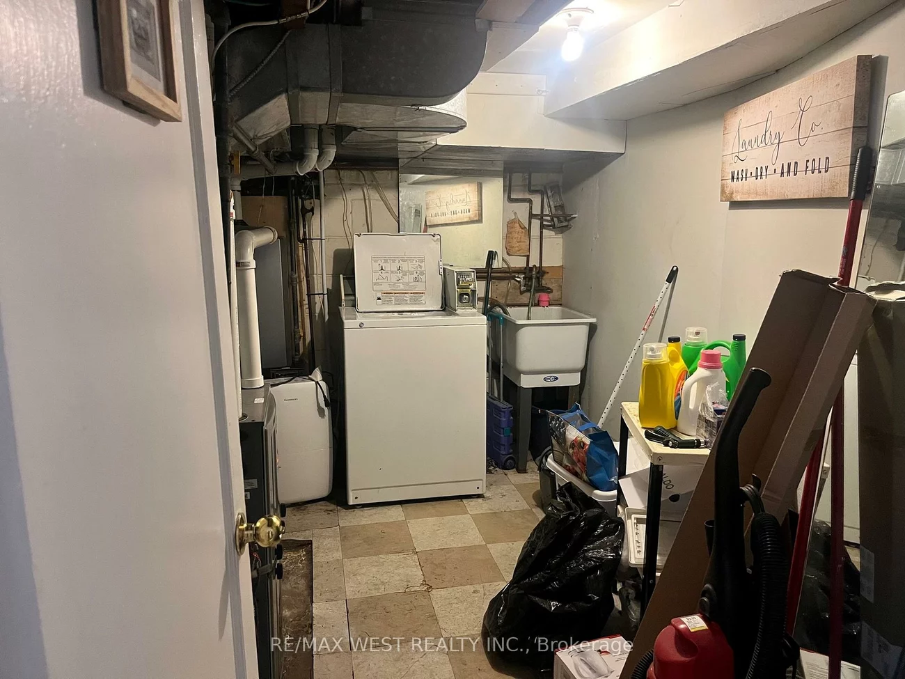 54, Wyndham, Little Portugal, Toronto