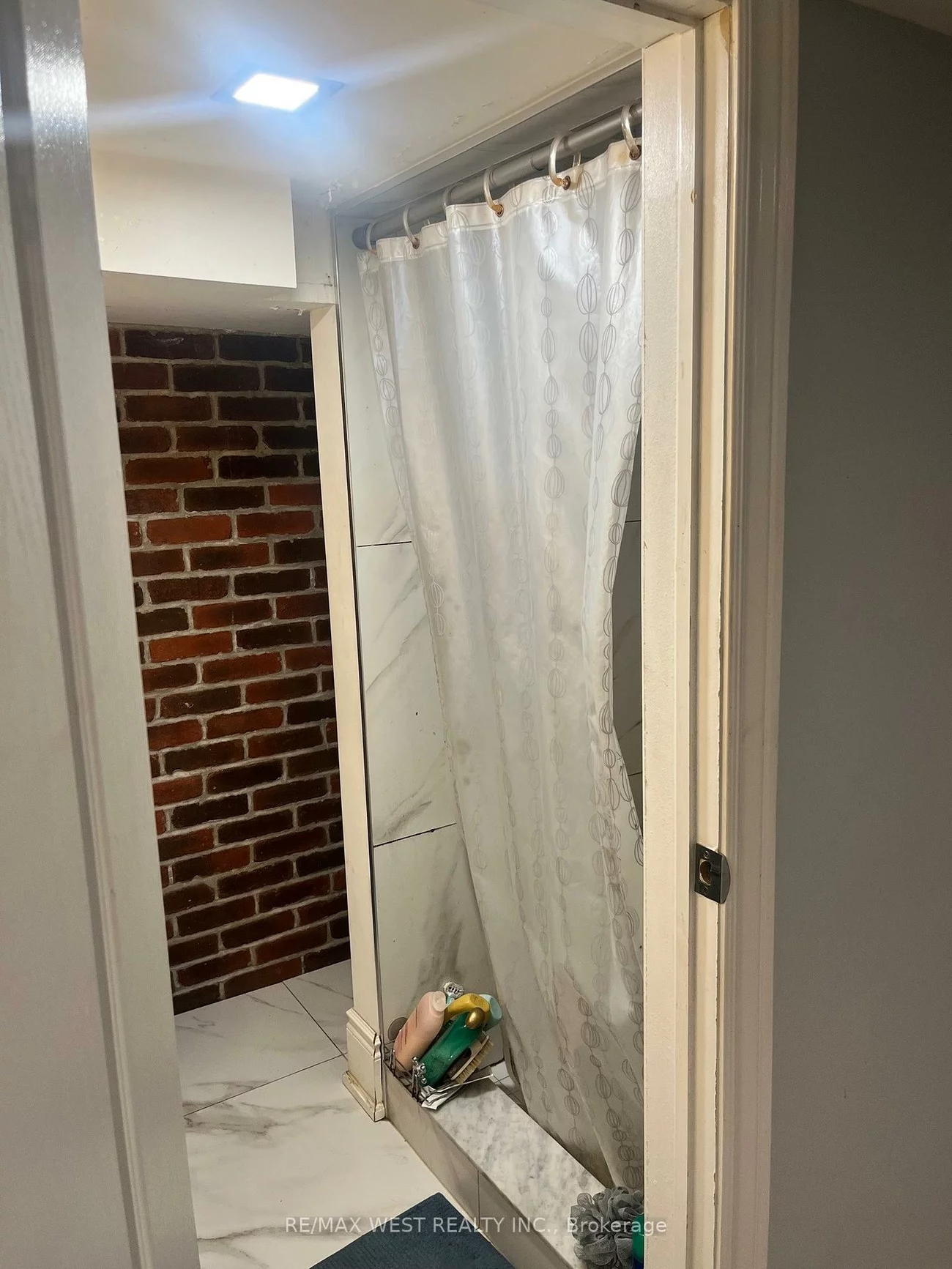 54, Wyndham, Little Portugal, Toronto