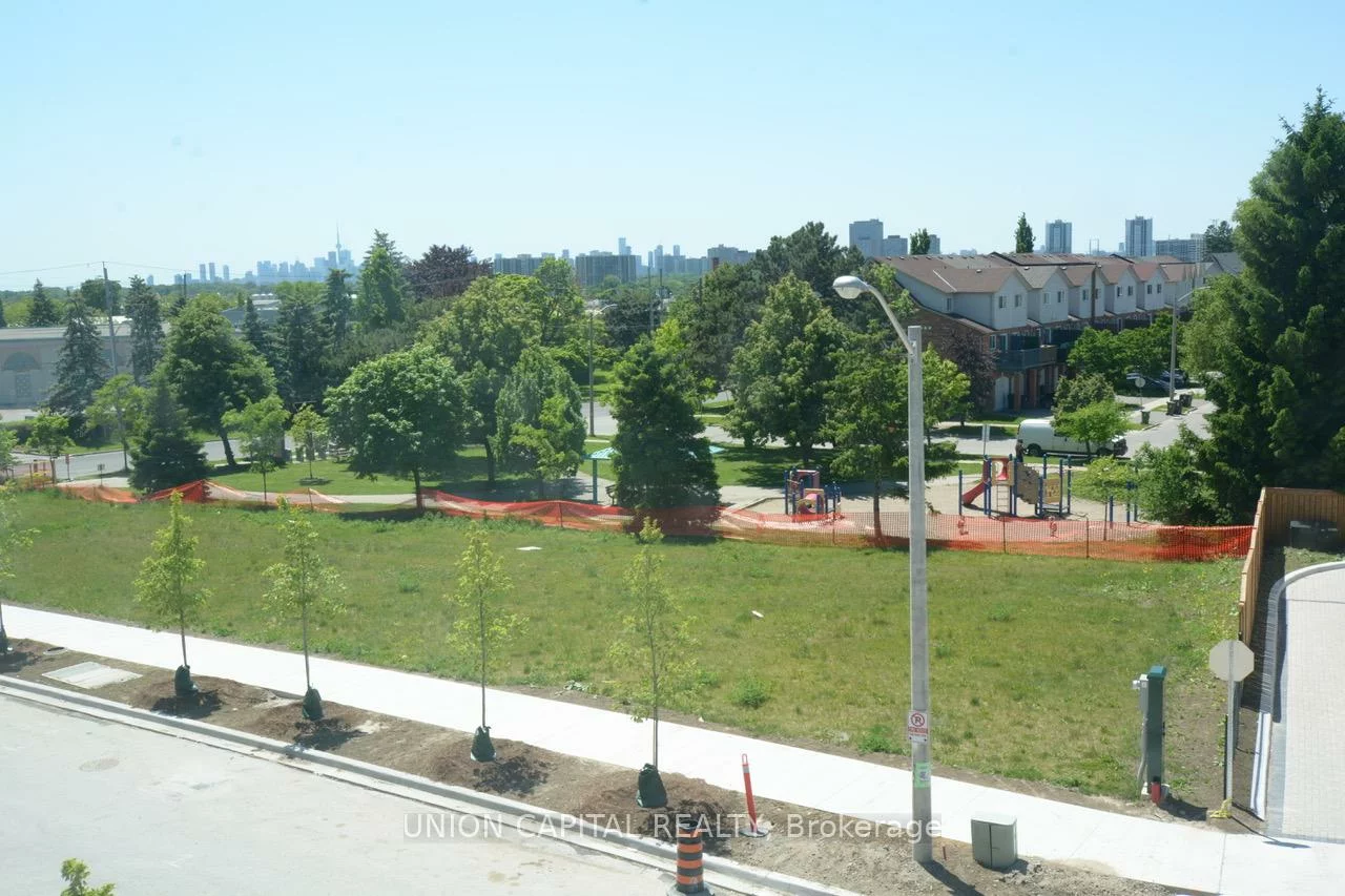 25, Case Ootes, Victoria Village, Toronto