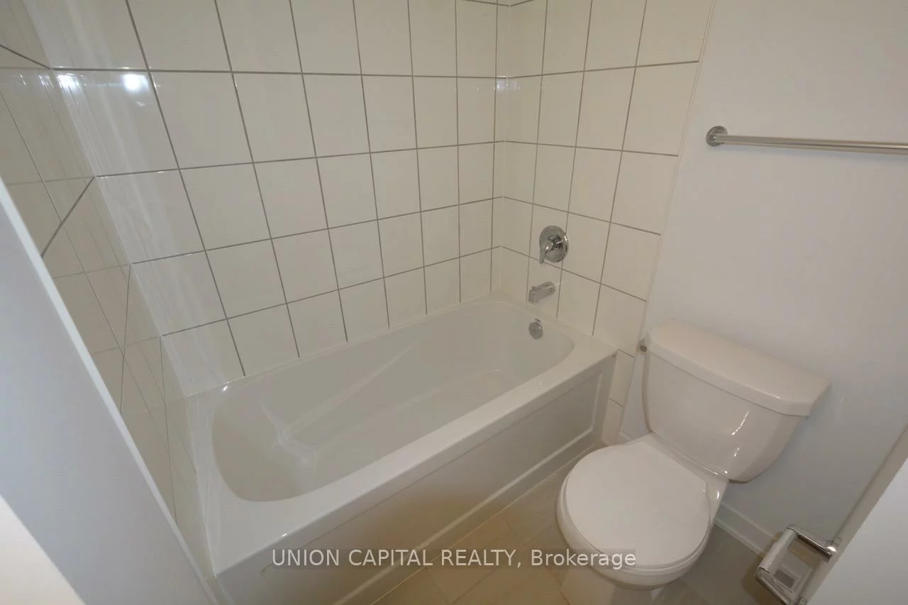 25, Case Ootes, Victoria Village, Toronto