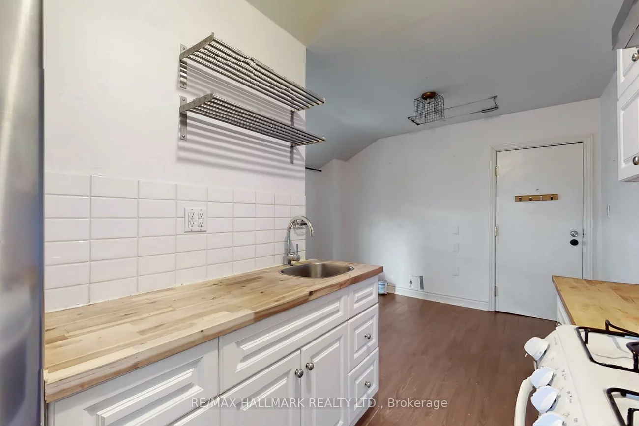 557, Parliament, Cabbagetown-South St. James Town, Toronto