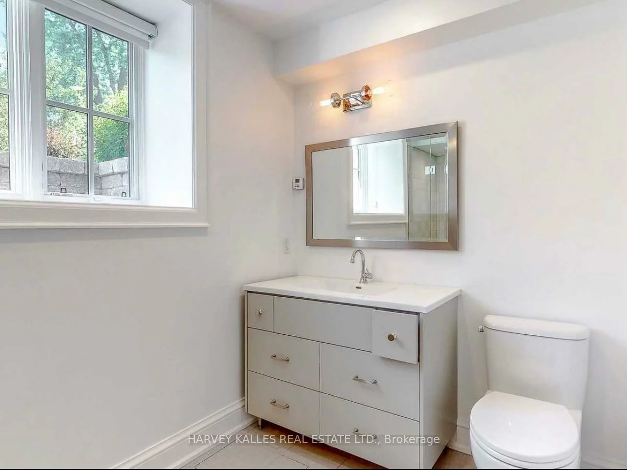 10, Duggan, Yonge-St. Clair, Toronto