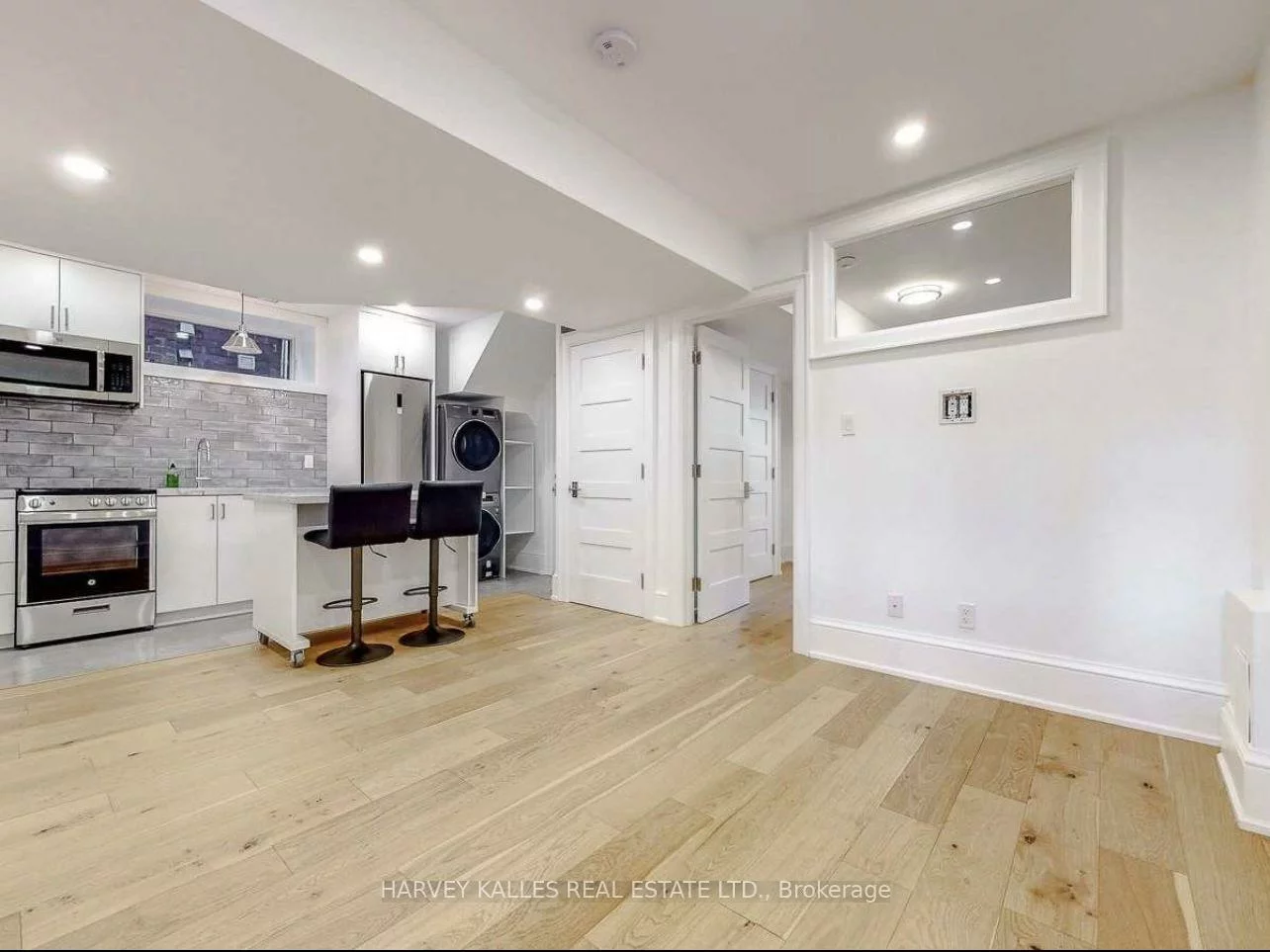 10, Duggan, Yonge-St. Clair, Toronto