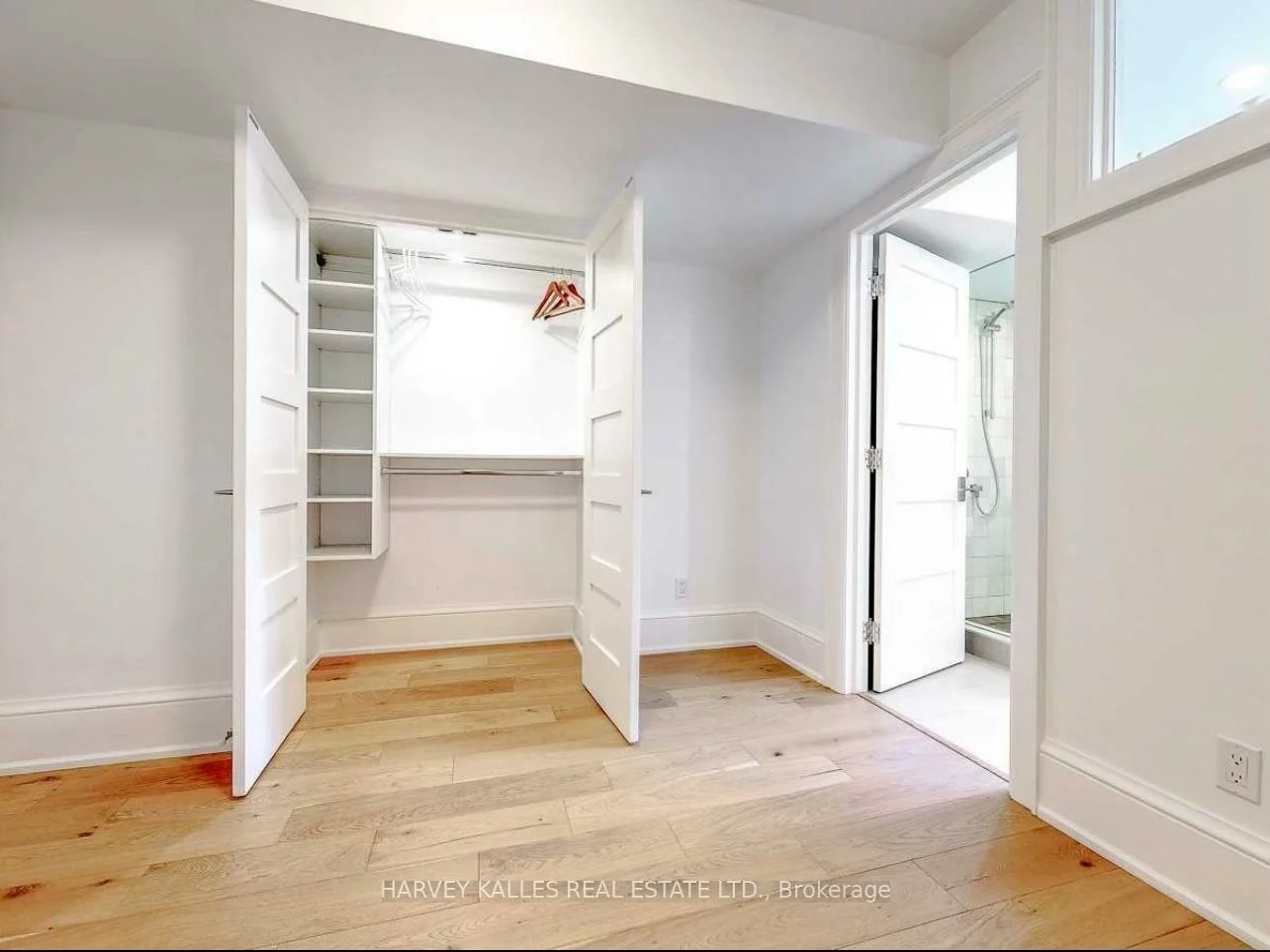 10, Duggan, Yonge-St. Clair, Toronto