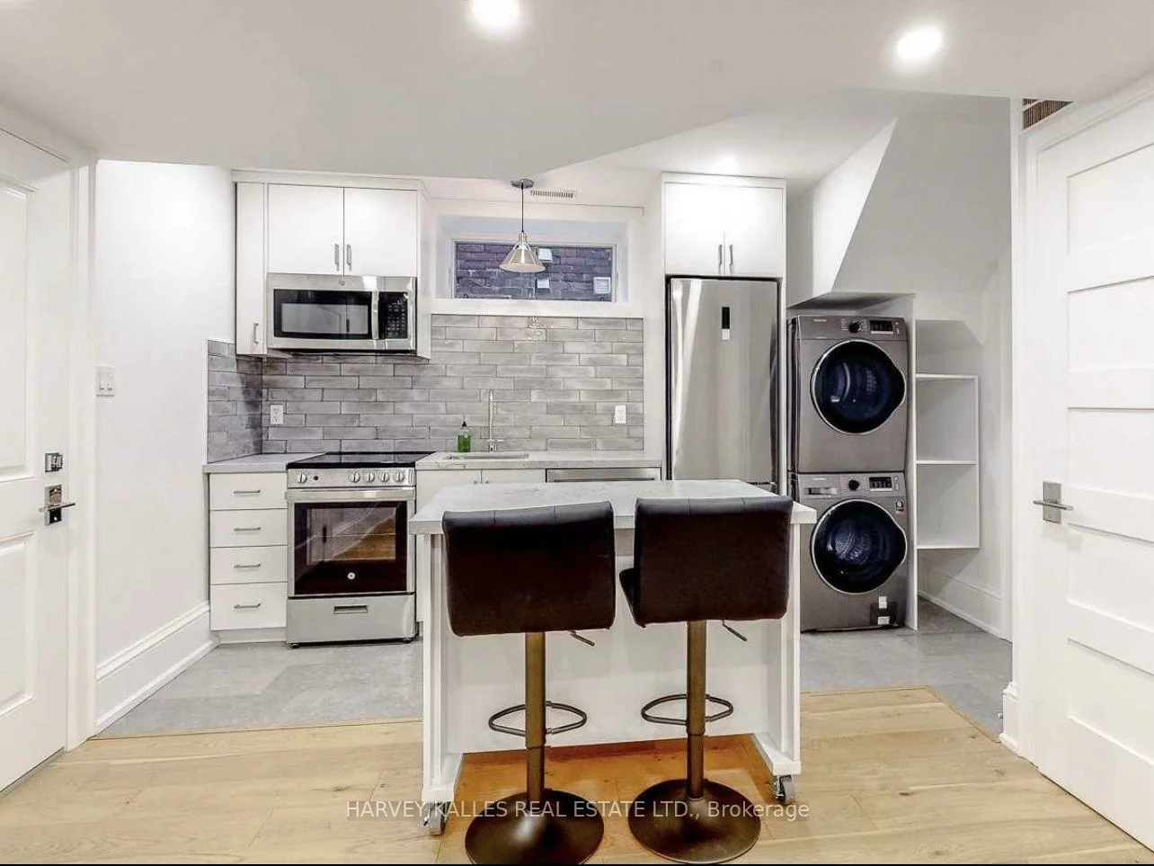 10, Duggan, Yonge-St. Clair, Toronto