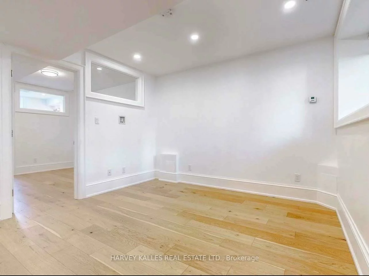 10, Duggan, Yonge-St. Clair, Toronto