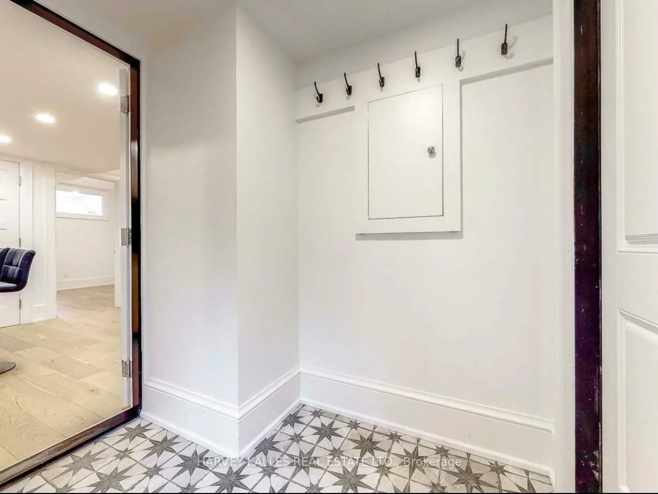 10, Duggan, Yonge-St. Clair, Toronto