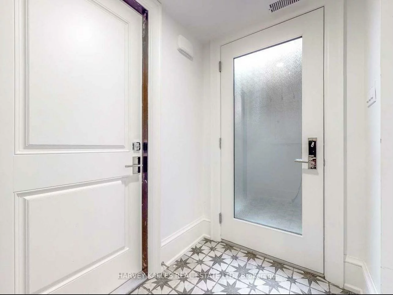 10, Duggan, Yonge-St. Clair, Toronto