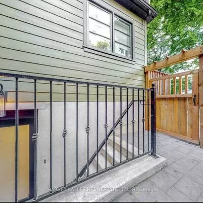 10, Duggan, Yonge-St. Clair, Toronto