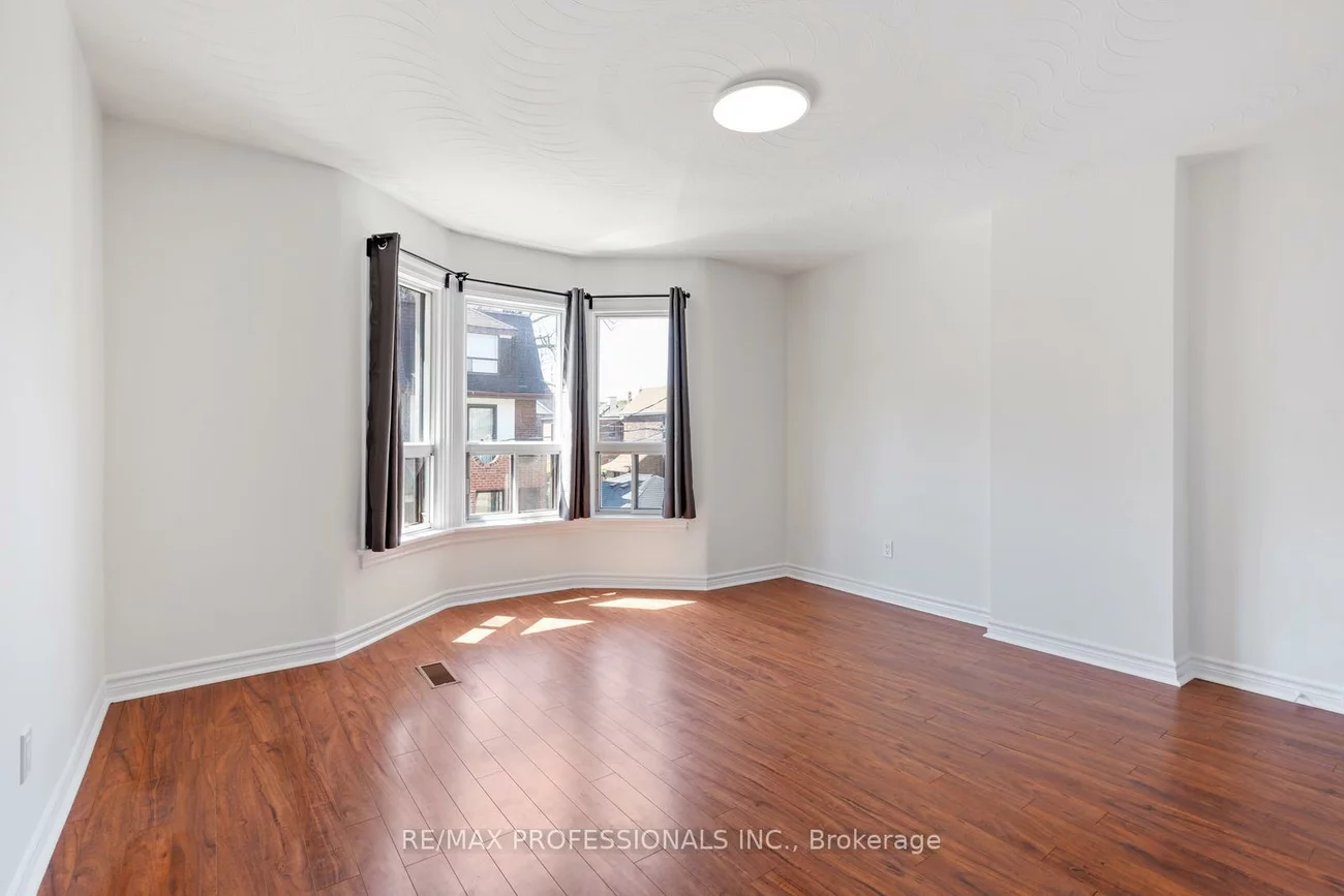 8, Parr, Little Portugal, Toronto