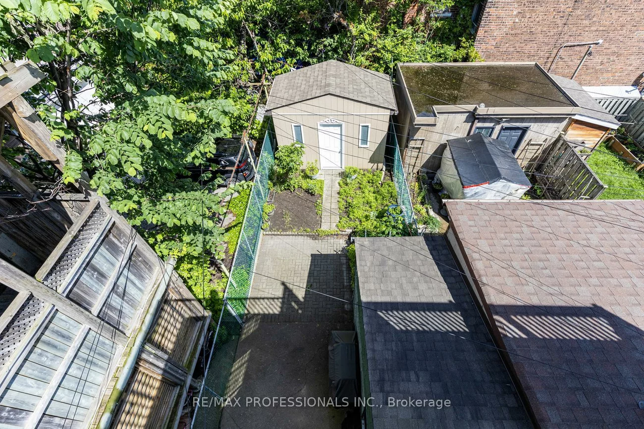 8, Parr, Little Portugal, Toronto