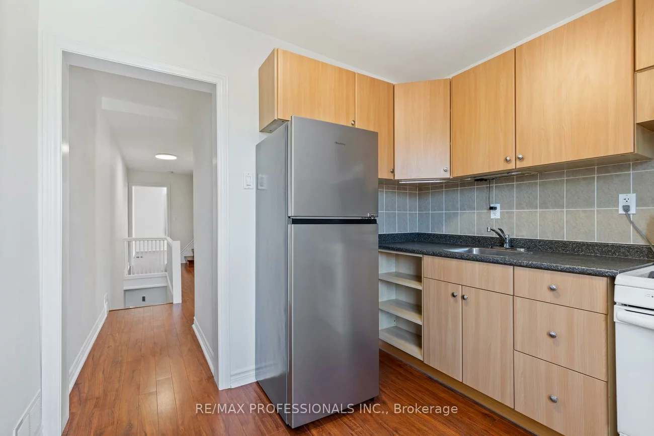 8, Parr, Little Portugal, Toronto