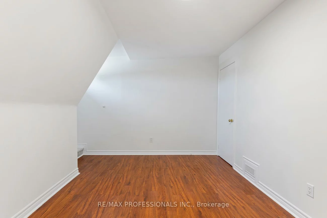 8, Parr, Little Portugal, Toronto