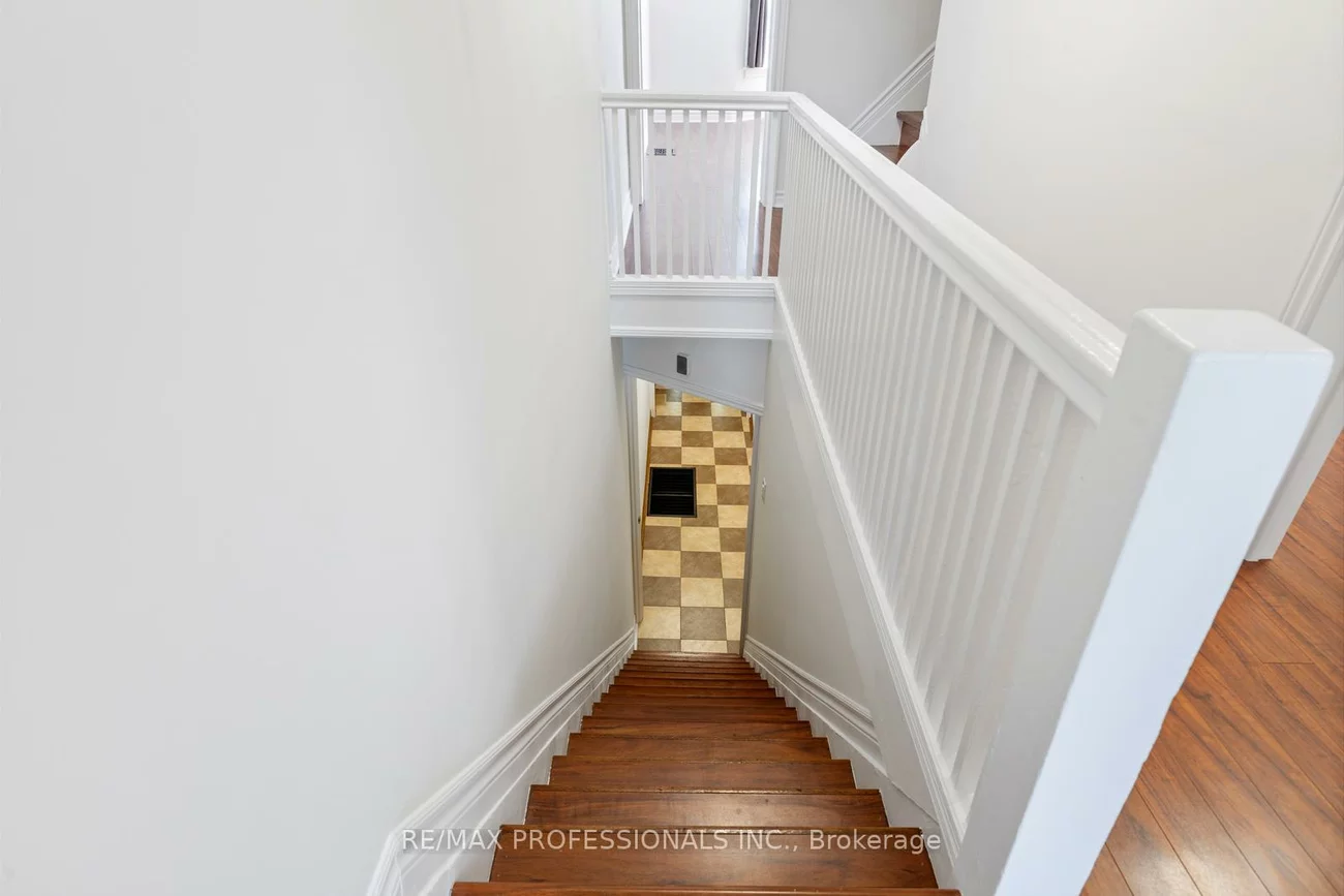 8, Parr, Little Portugal, Toronto