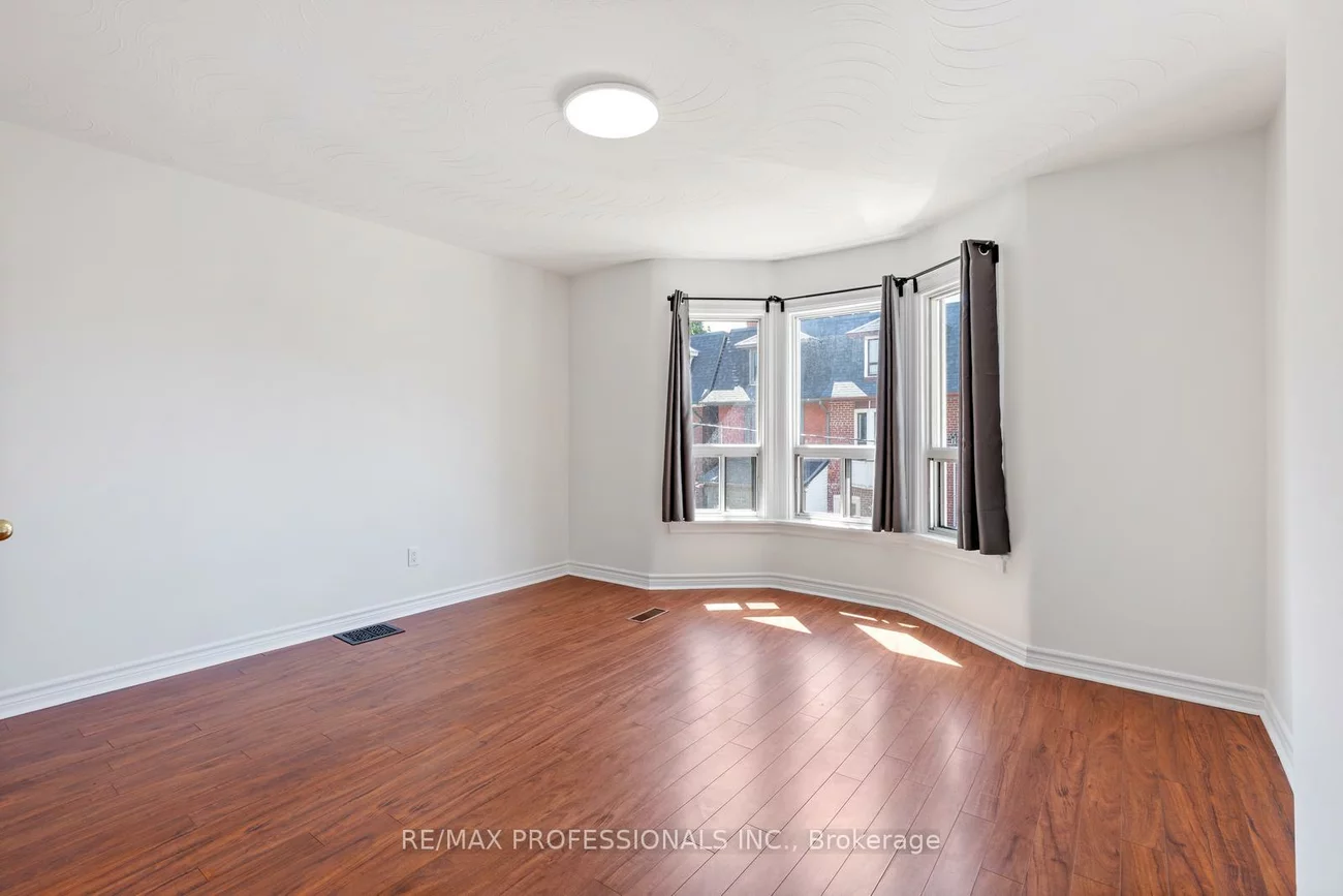 8, Parr, Little Portugal, Toronto