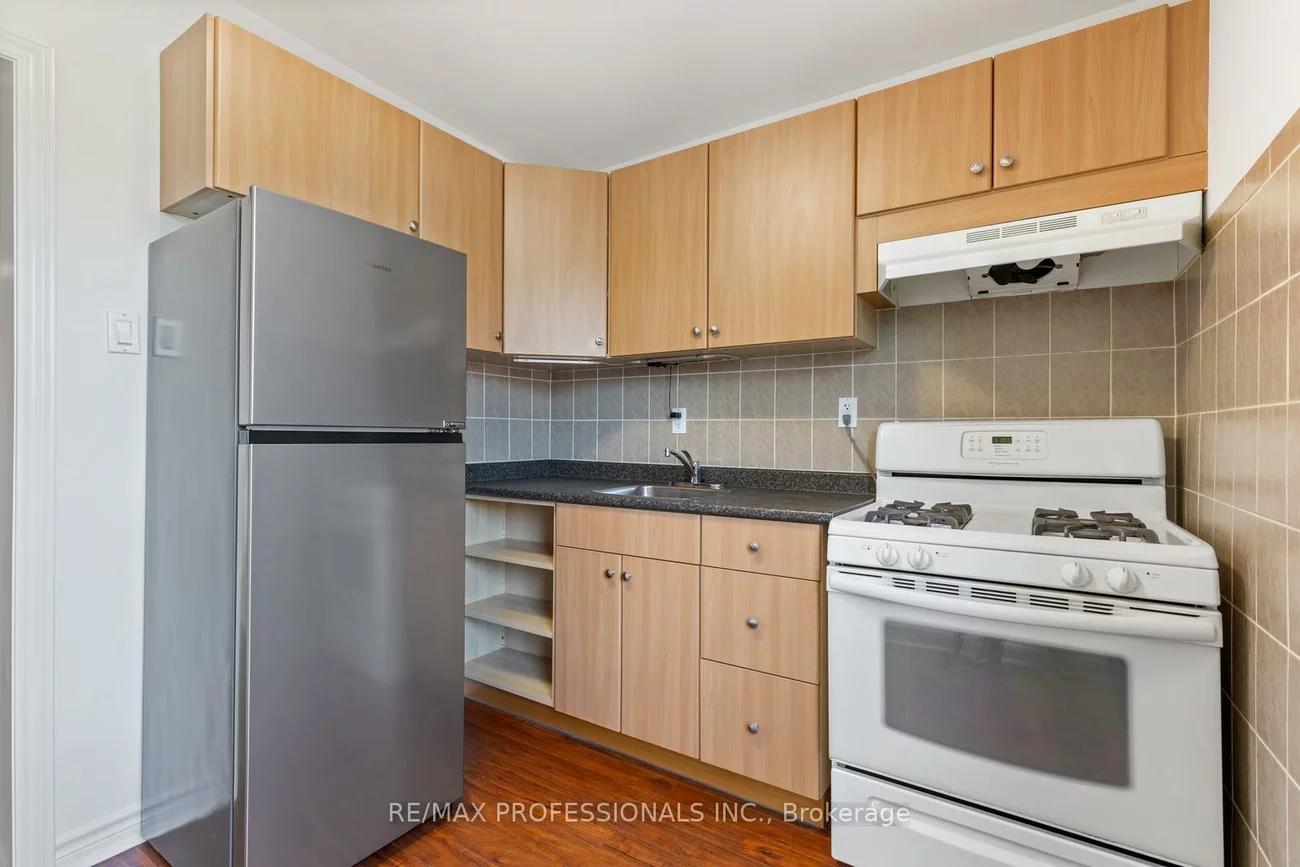 8, Parr, Little Portugal, Toronto