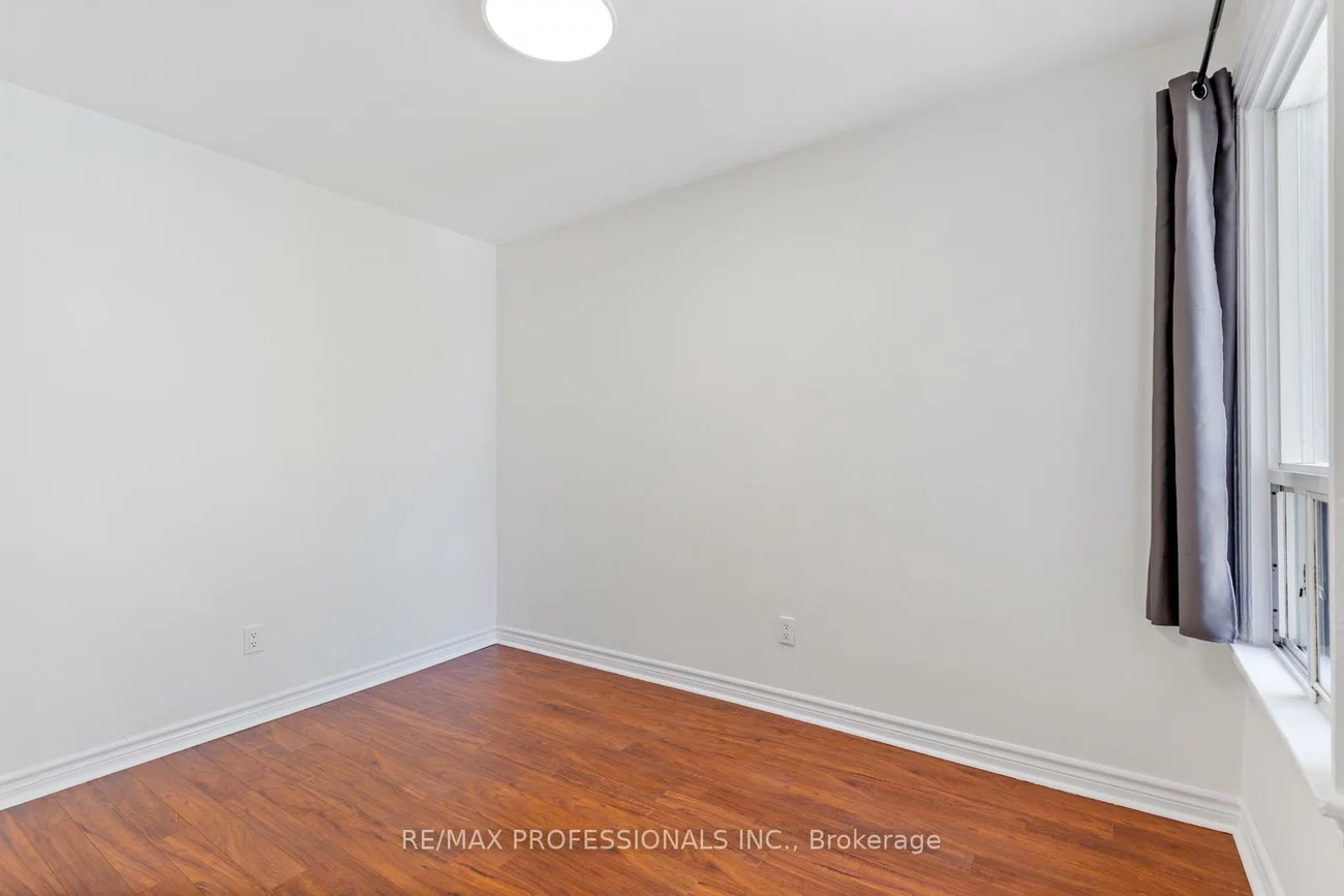 8, Parr, Little Portugal, Toronto