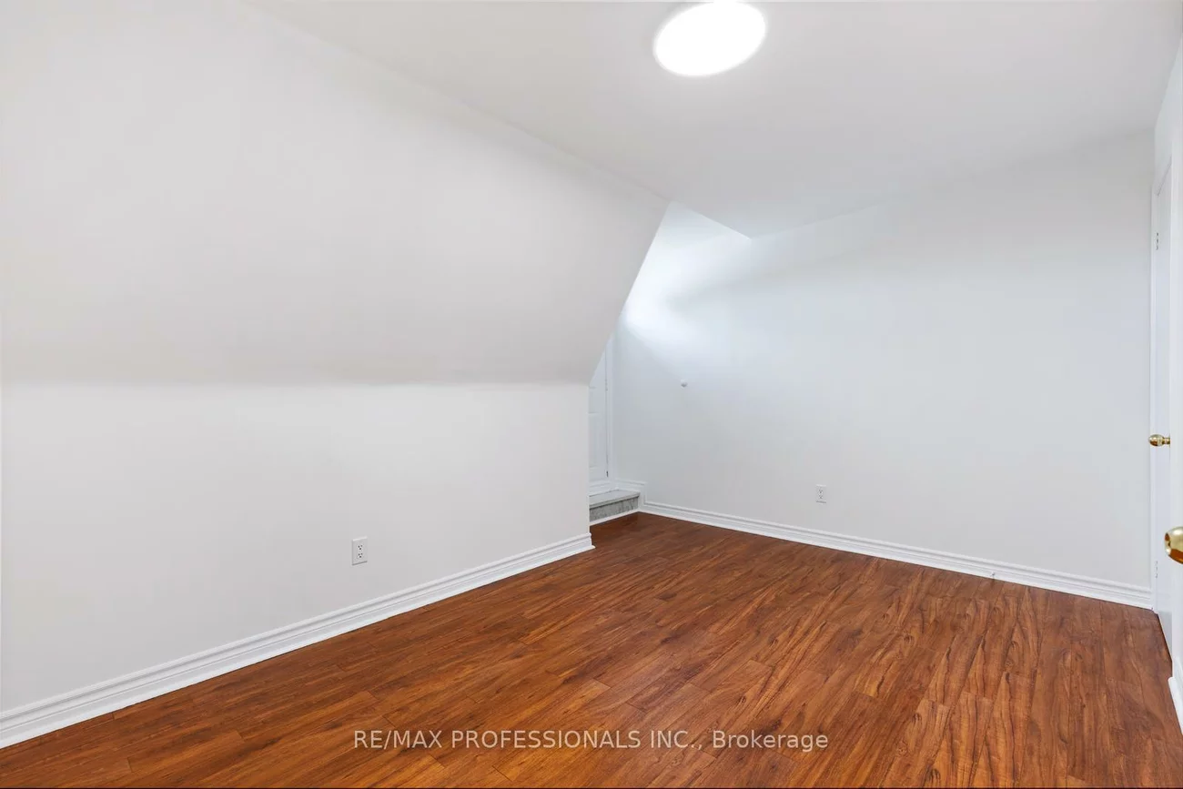 8, Parr, Little Portugal, Toronto