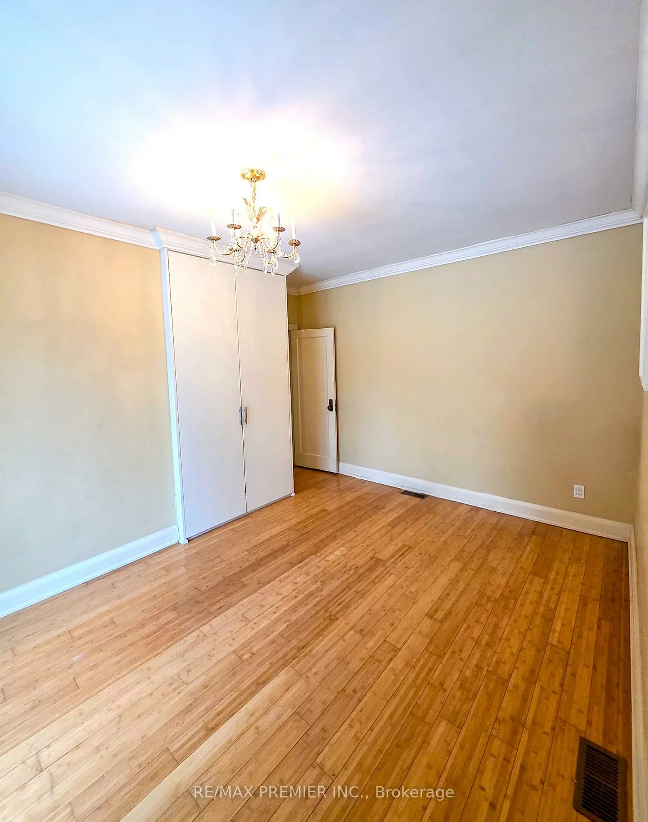 32, Johnston, Lansing-Westgate, Toronto