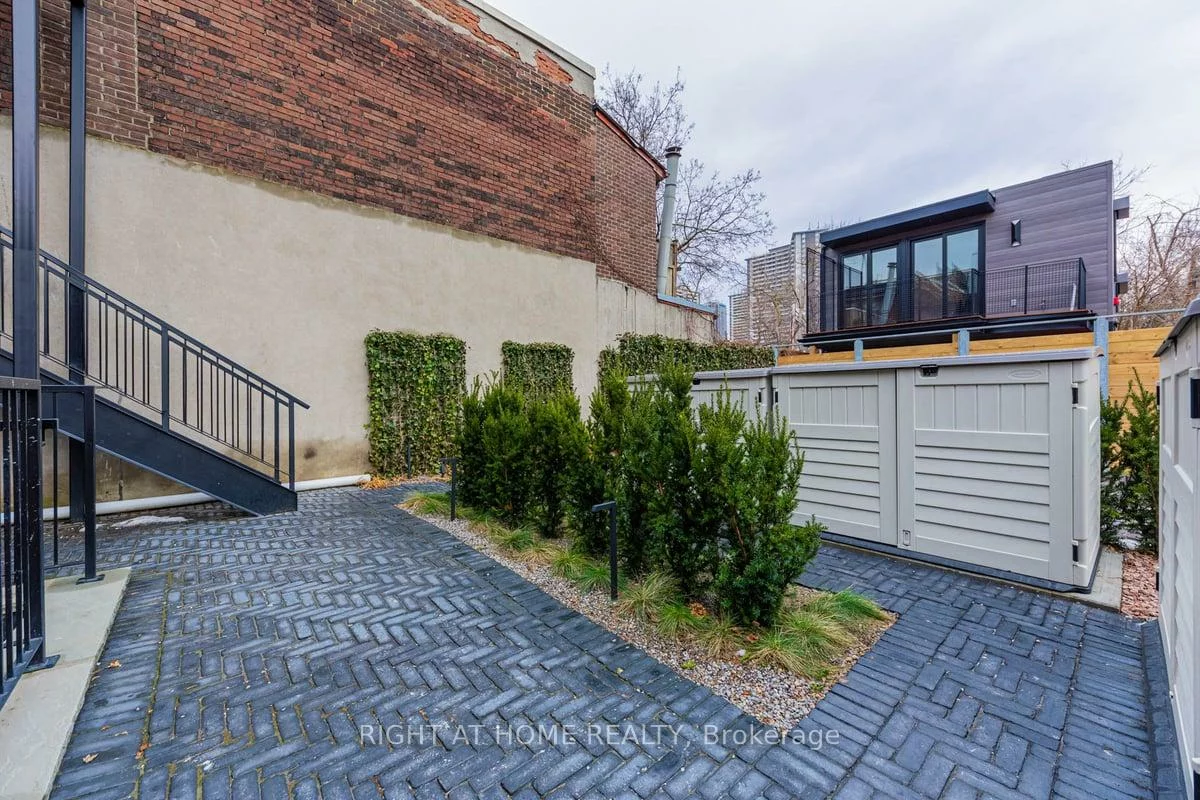 60, Winchester, Cabbagetown-South St. James Town, Toronto