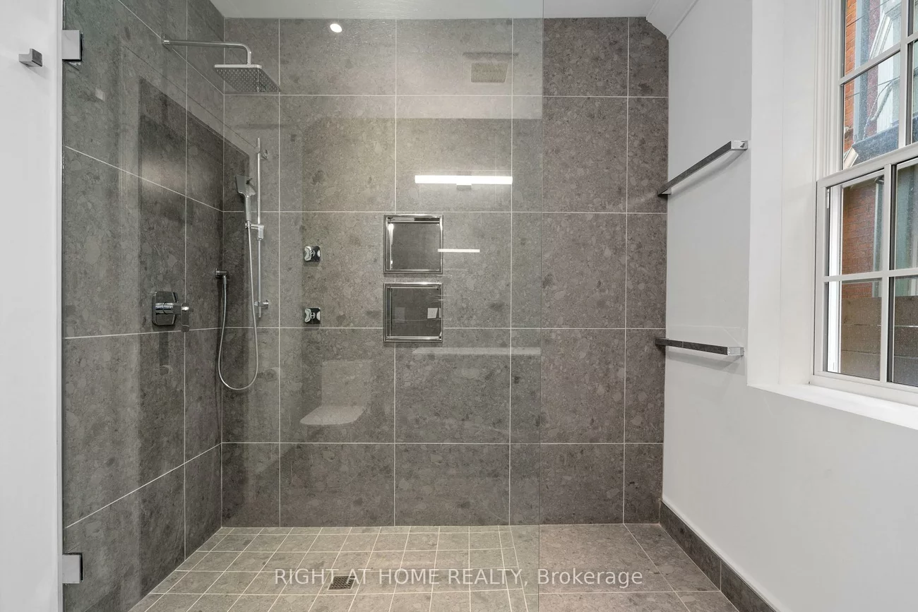 60, Winchester, Cabbagetown-South St. James Town, Toronto