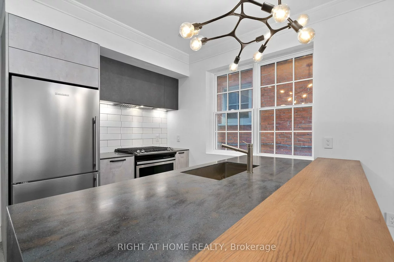 60, Winchester, Cabbagetown-South St. James Town, Toronto