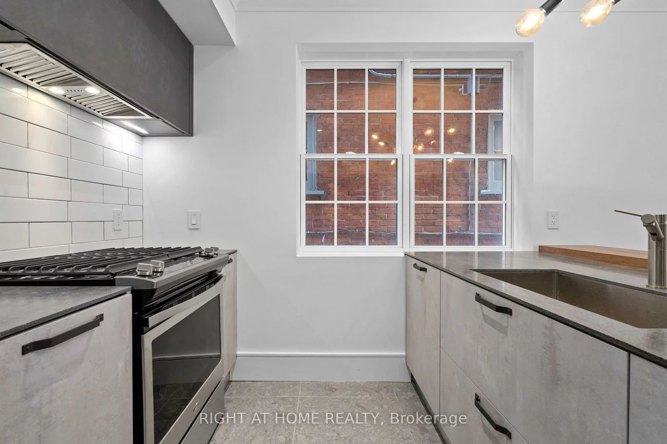 60, Winchester, Cabbagetown-South St. James Town, Toronto