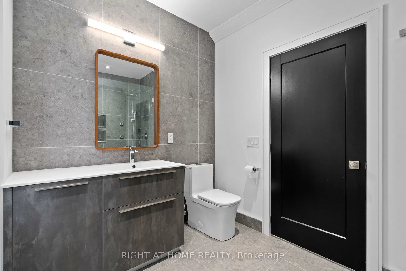 60, Winchester, Cabbagetown-South St. James Town, Toronto