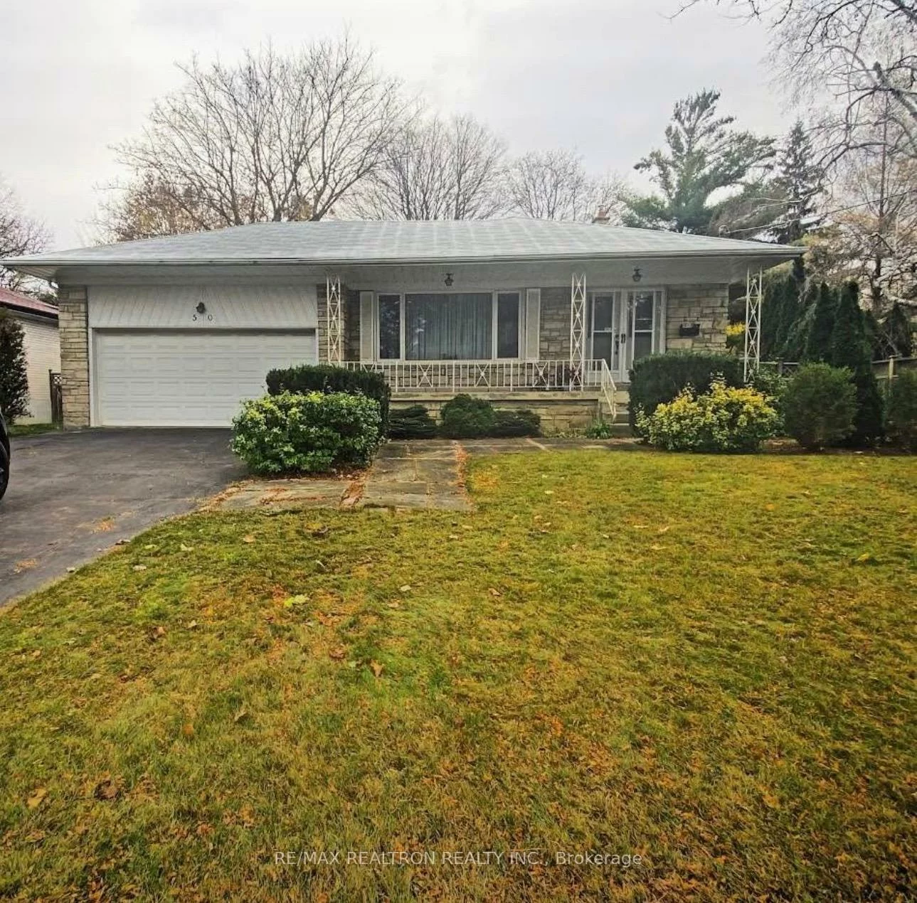 50, Geraldton, Bayview Village, Toronto