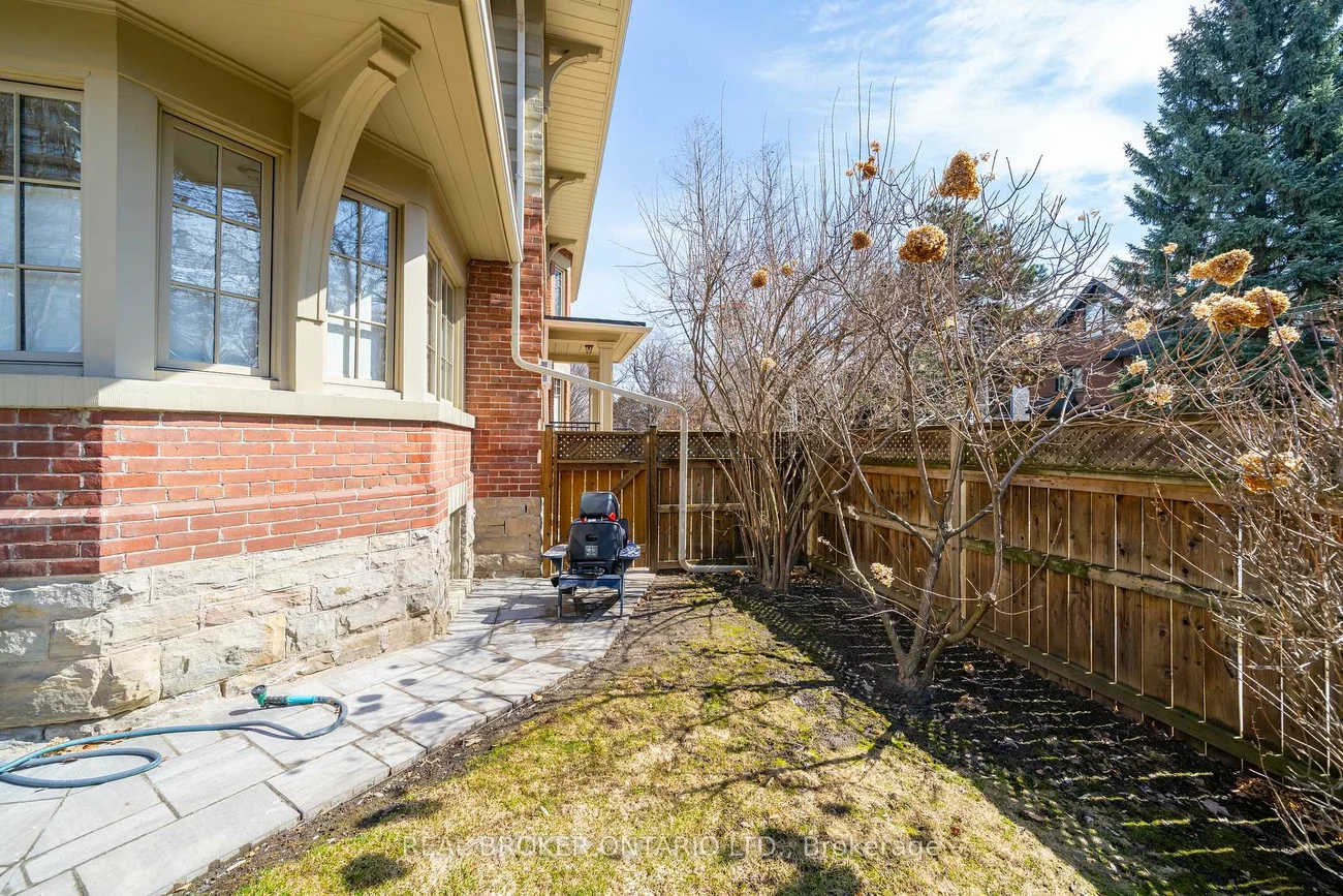 114, Heath, Yonge-St. Clair, Toronto