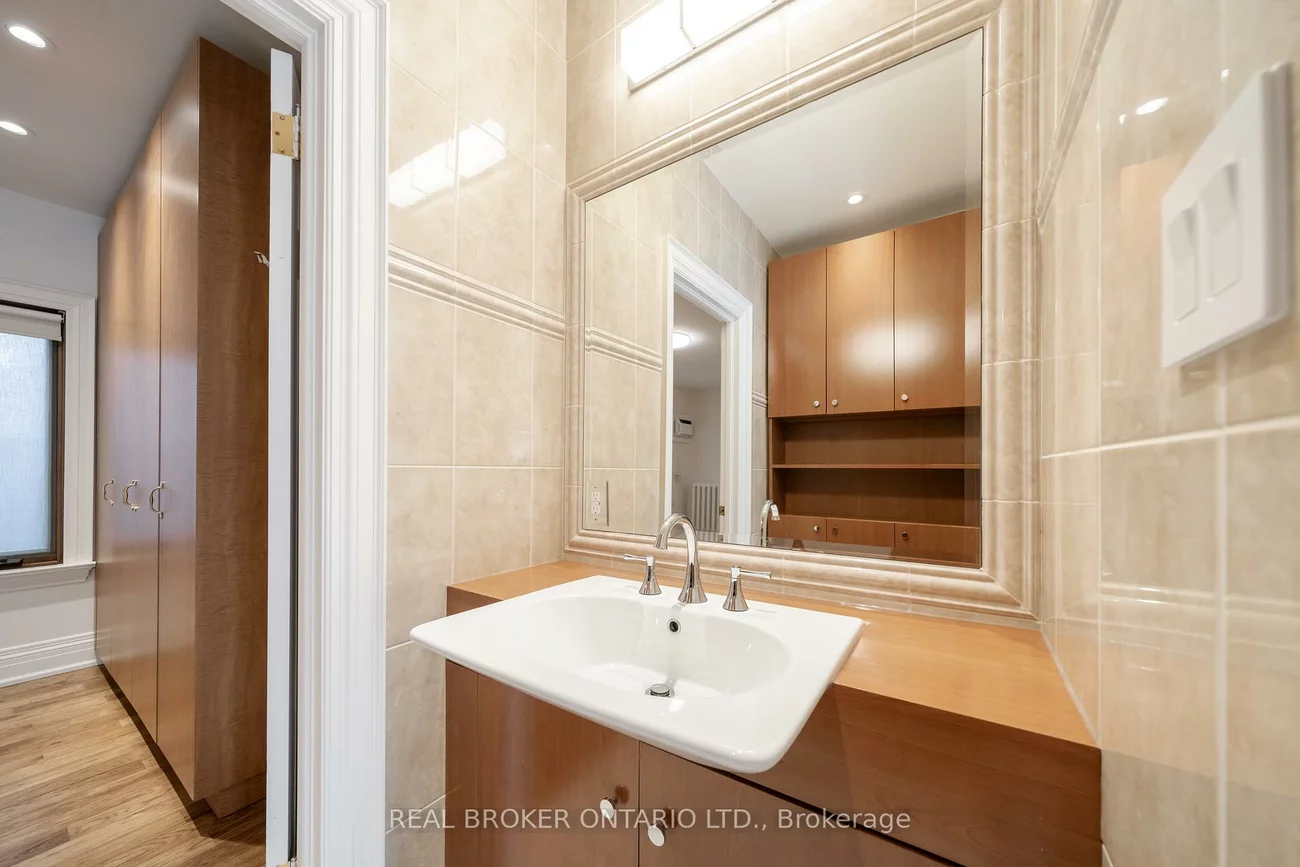 114, Heath, Yonge-St. Clair, Toronto