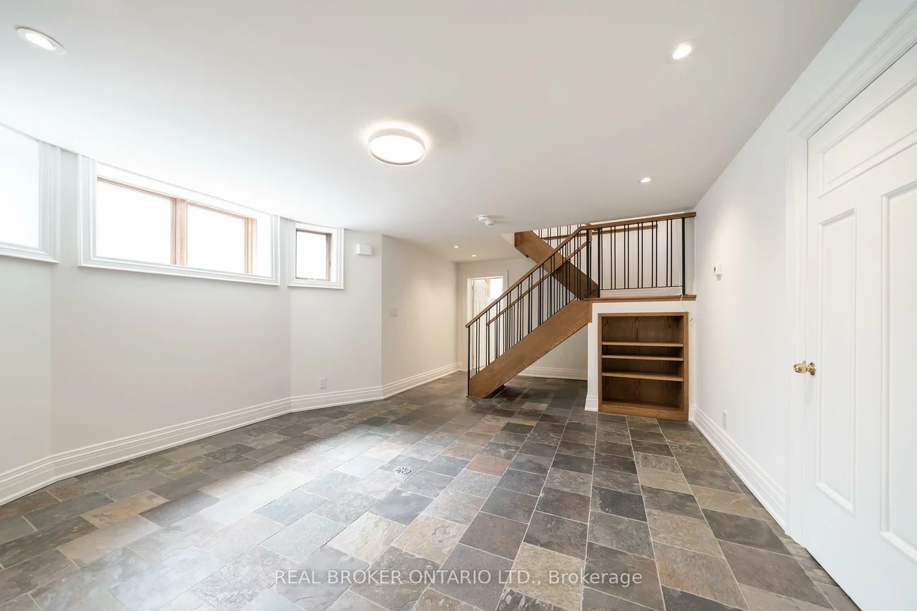 114, Heath, Yonge-St. Clair, Toronto