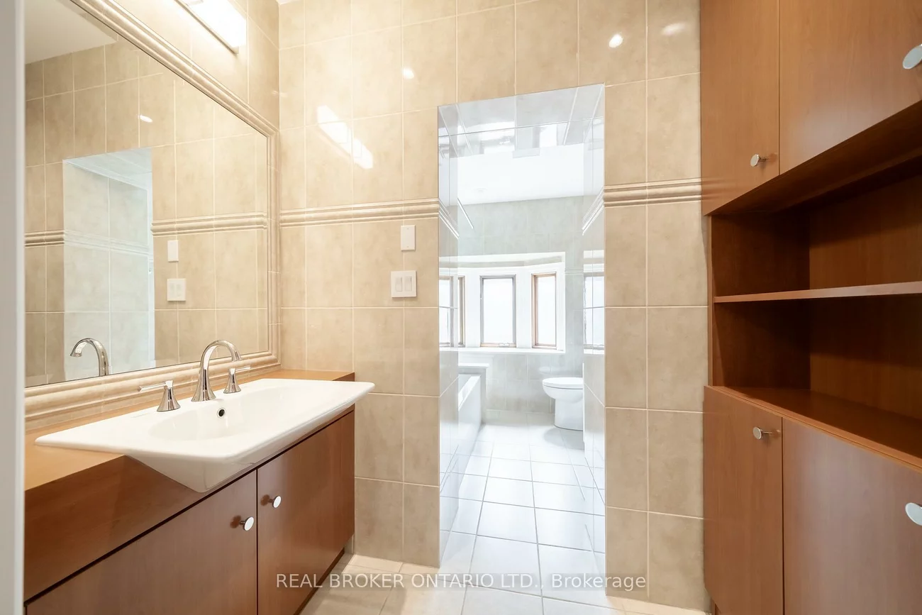 114, Heath, Yonge-St. Clair, Toronto