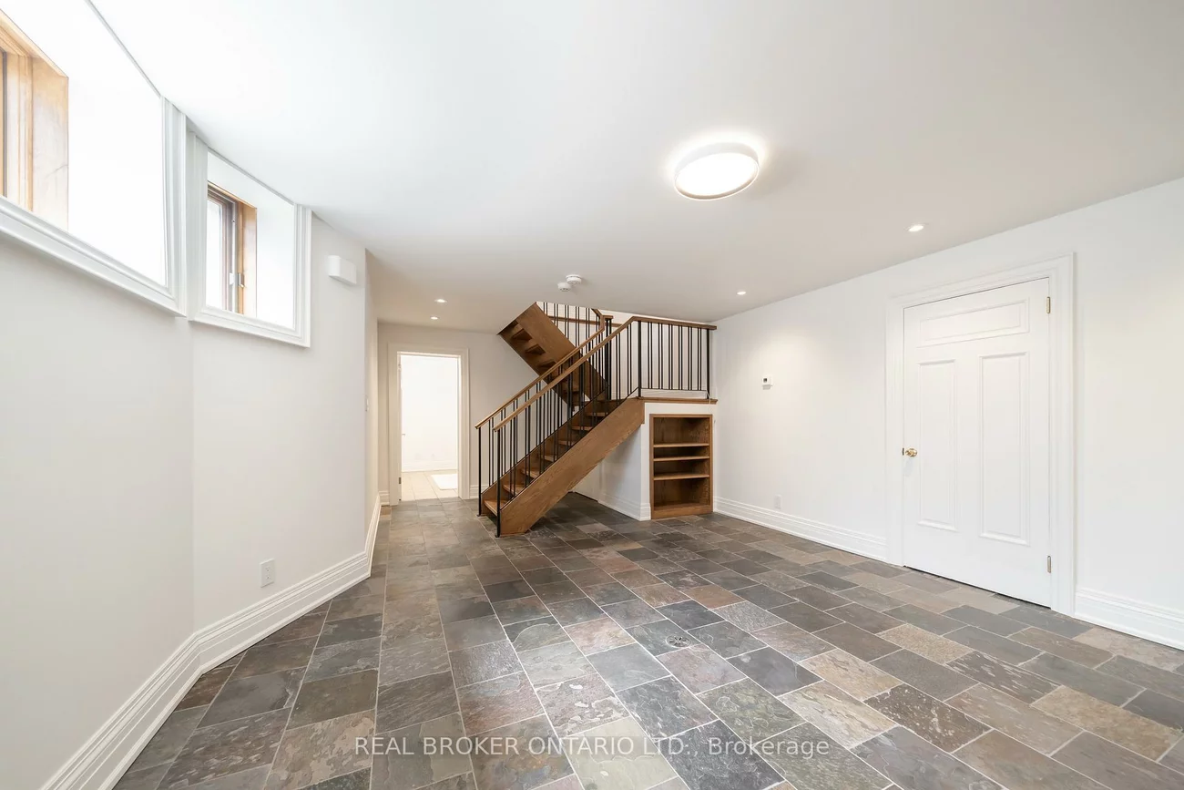 114, Heath, Yonge-St. Clair, Toronto