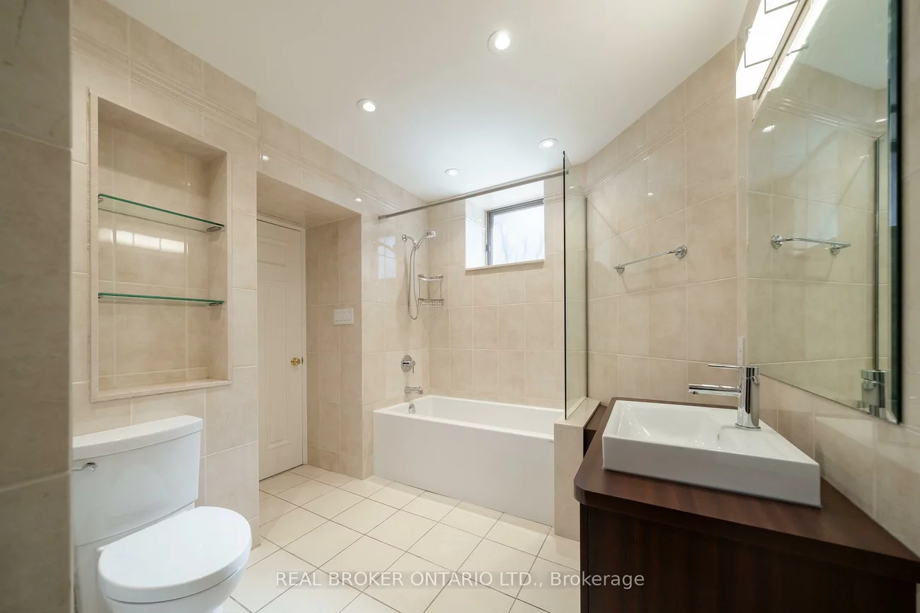 114, Heath, Yonge-St. Clair, Toronto