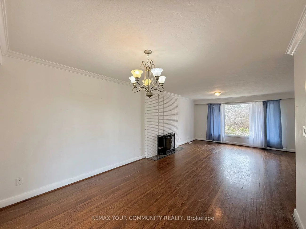 15, Ambrose, Bayview Village, Toronto