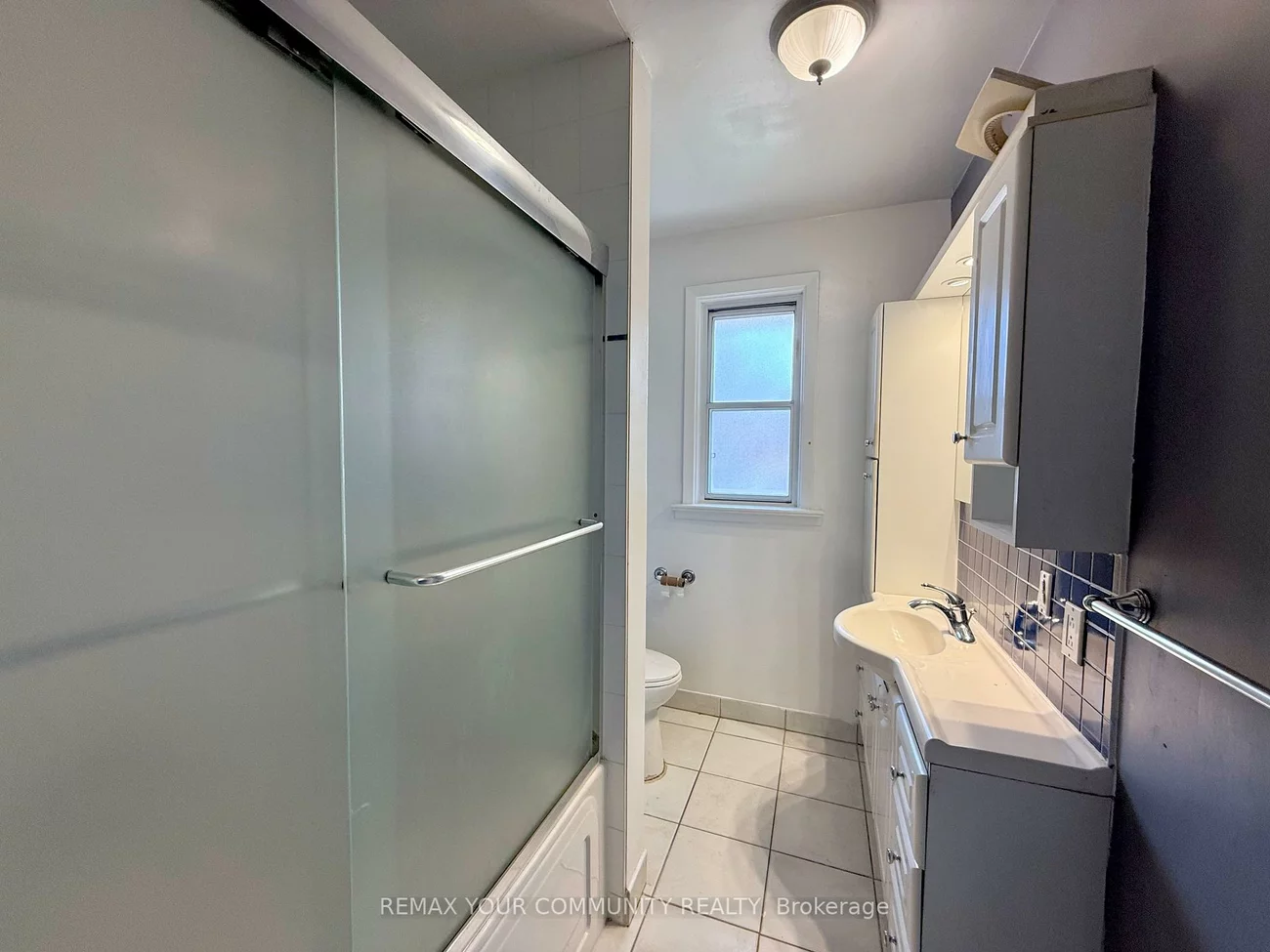 15, Ambrose, Bayview Village, Toronto