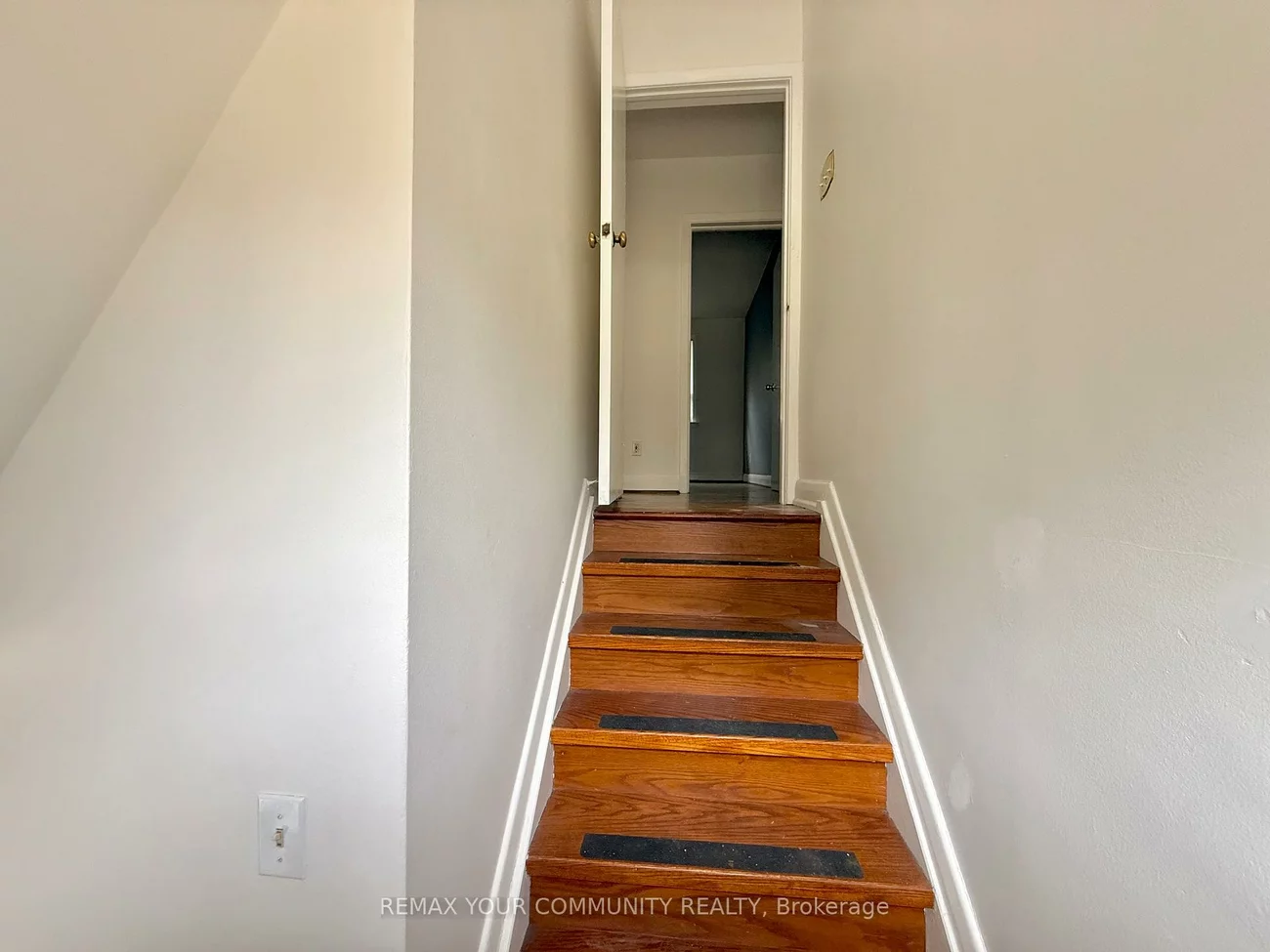 15, Ambrose, Bayview Village, Toronto