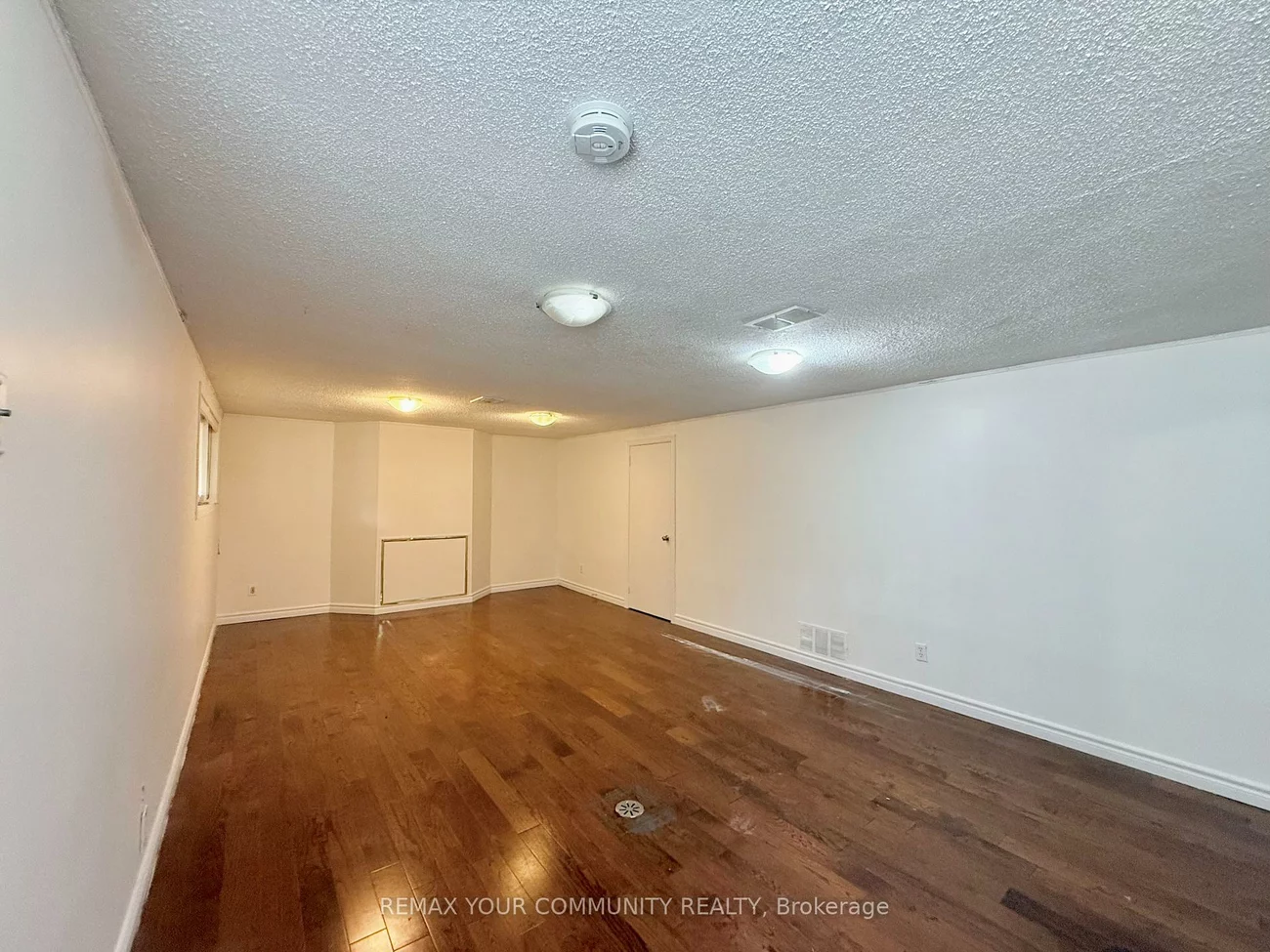 15, Ambrose, Bayview Village, Toronto