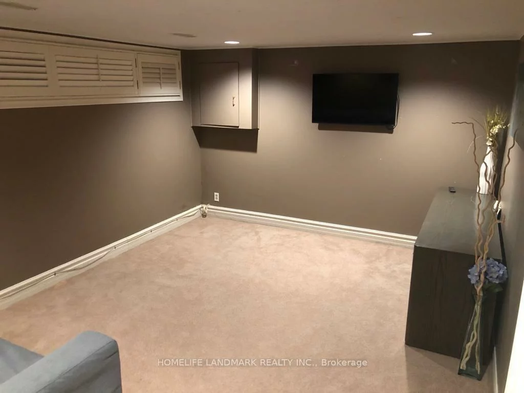 10, Oscar, Bayview Village, Toronto