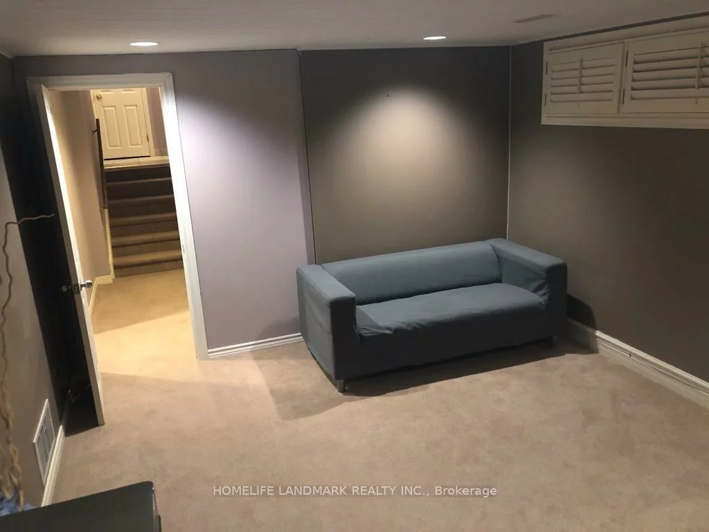 10, Oscar, Bayview Village, Toronto