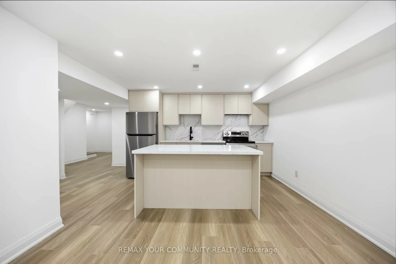 55, Cocksfield, Bathurst Manor, Toronto