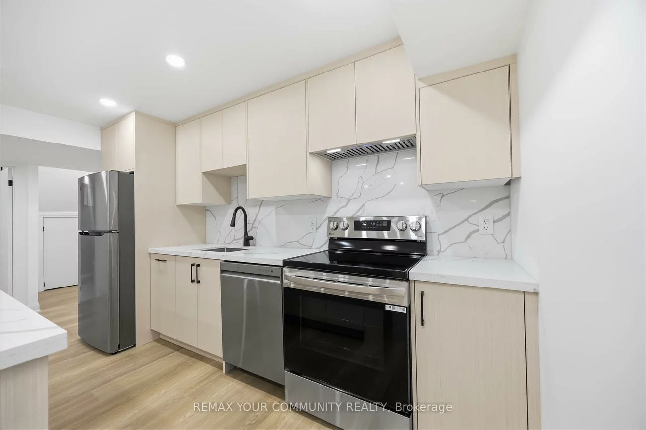 55, Cocksfield, Bathurst Manor, Toronto