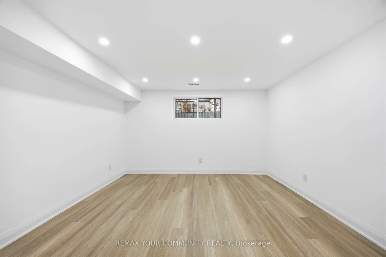 55, Cocksfield, Bathurst Manor, Toronto