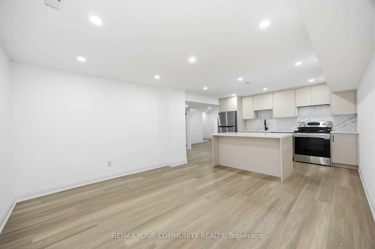 55, Cocksfield, Bathurst Manor, Toronto