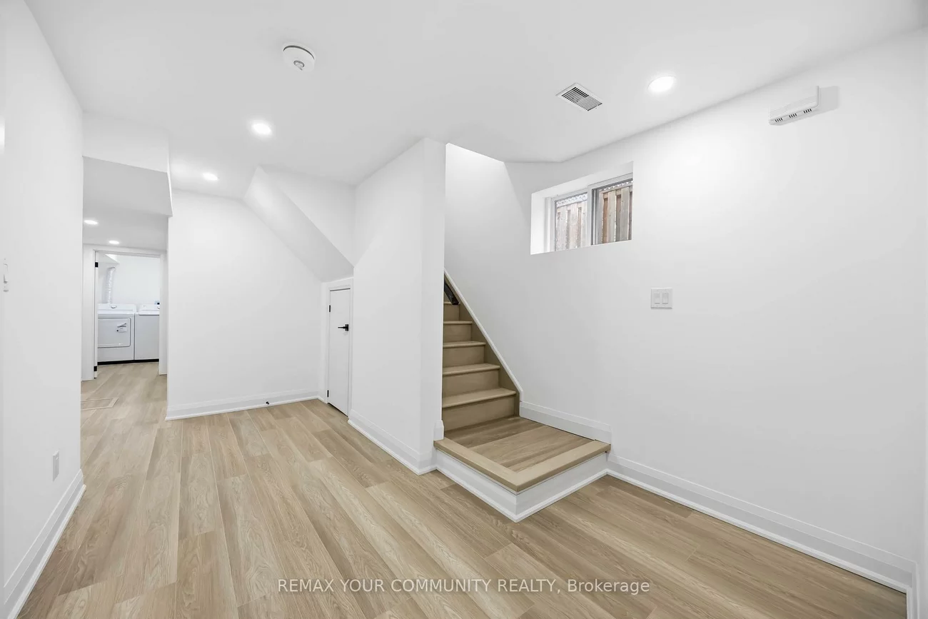 55, Cocksfield, Bathurst Manor, Toronto
