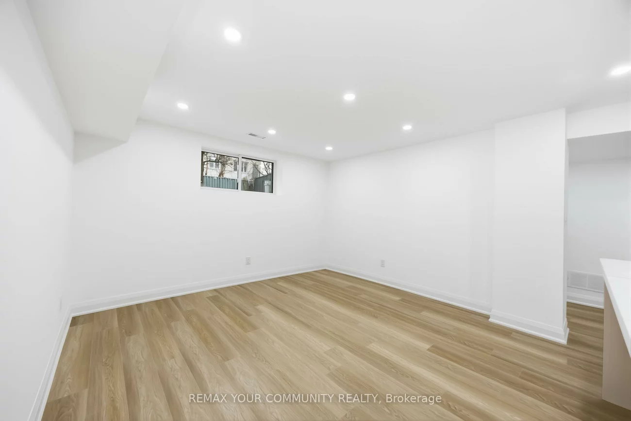 55, Cocksfield, Bathurst Manor, Toronto