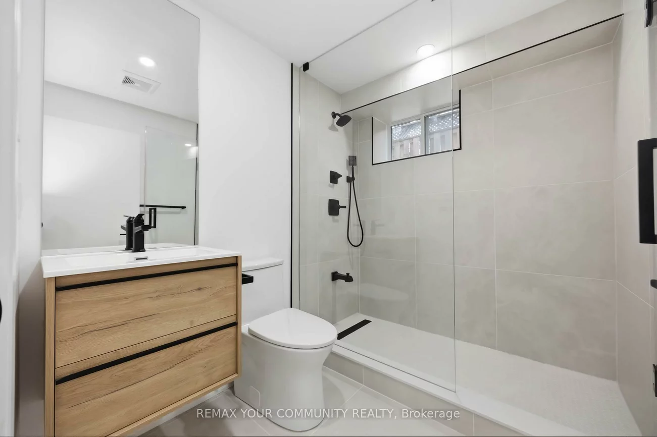 55, Cocksfield, Bathurst Manor, Toronto